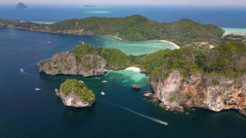 Phuket Private Boat Charter overlooking Phi Phi Islands by 109 Thailand Travel